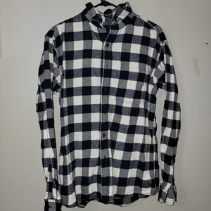 2 uniqlo long sleeve shirts